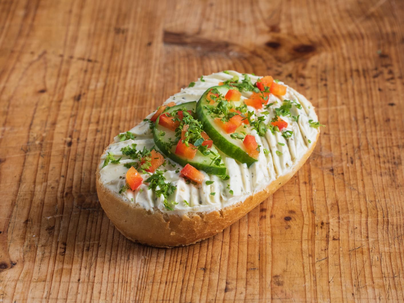 Brötchen mit Kräuterfrischkäse und viele weitere Sorten online bestellen