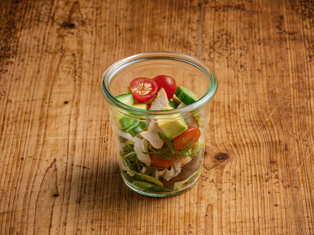 Avocado Salat mit Hähnchenbrust im Weckglas