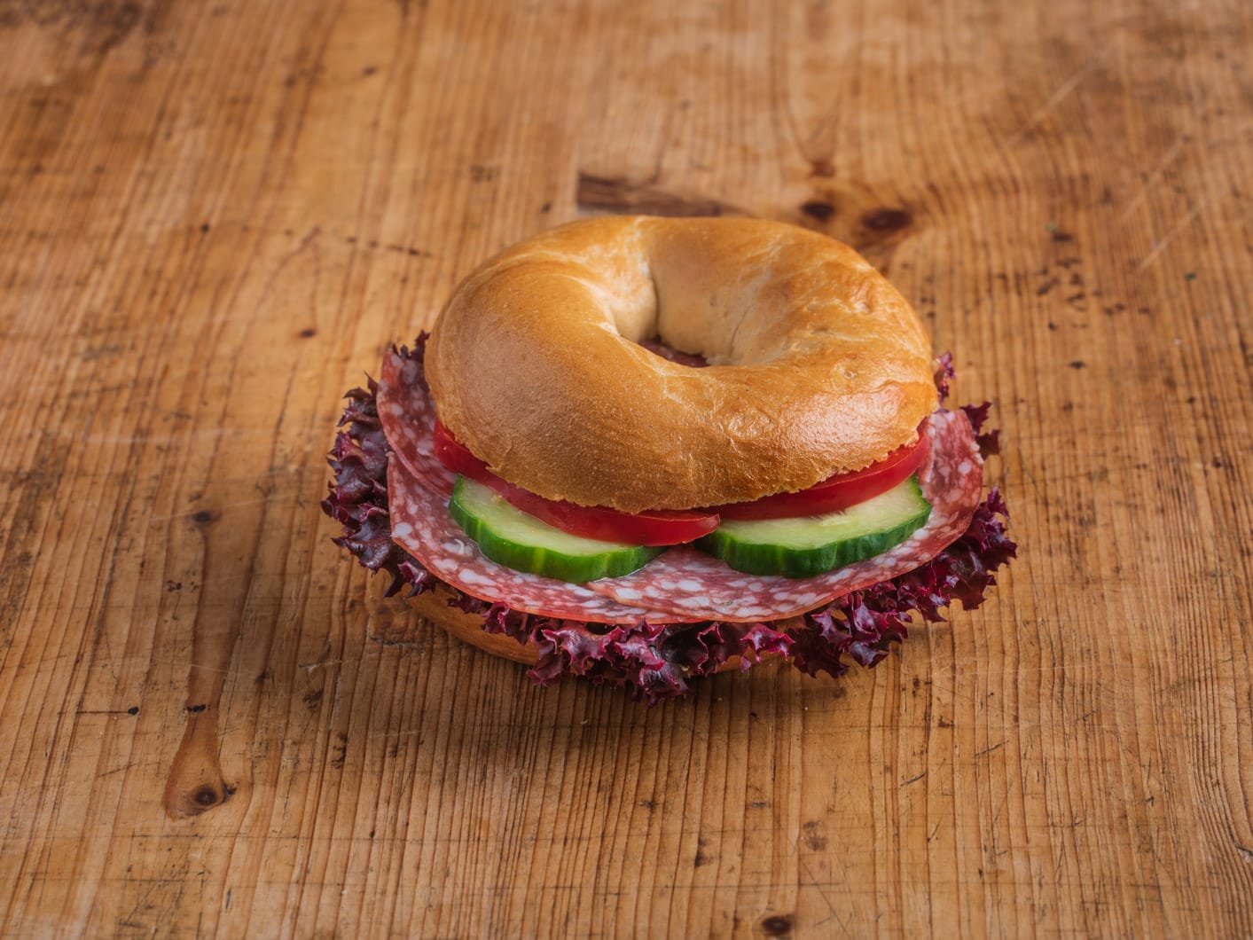 Bagel Mit Salami Schinken Käse Und Ei — Rezepte Suchen