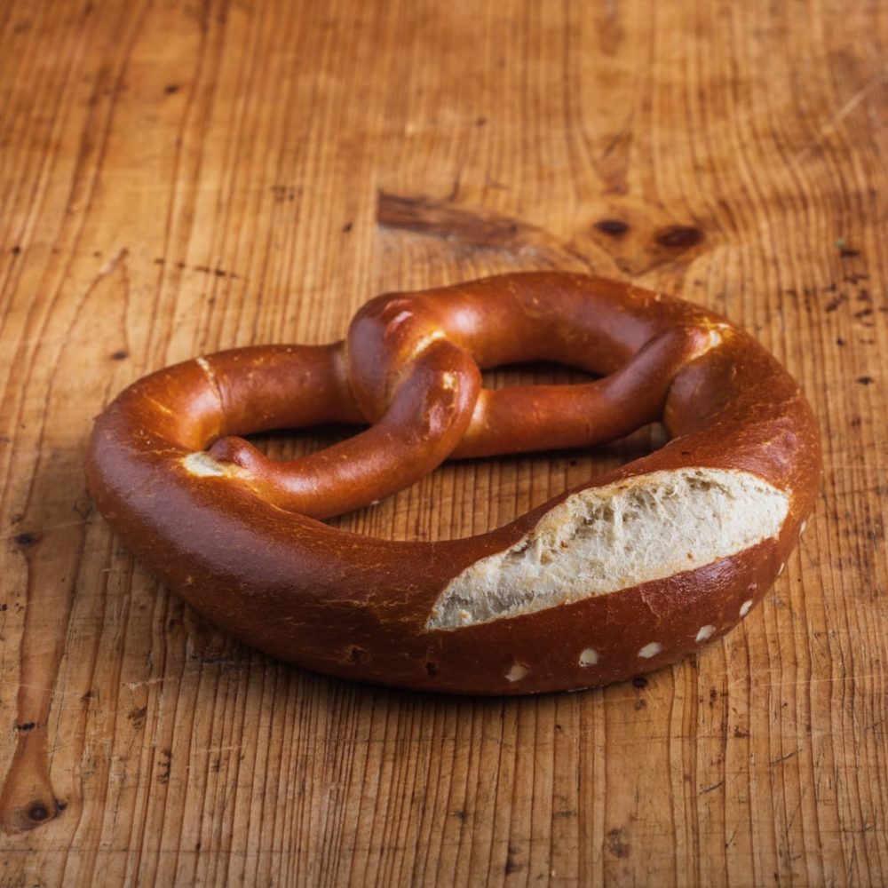 Brezel mit Käse überbacken - bärlifood Business Catering