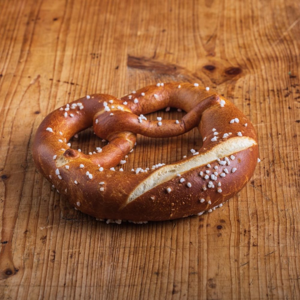 Brezel mit Käse überbacken - bärlifood Business Catering