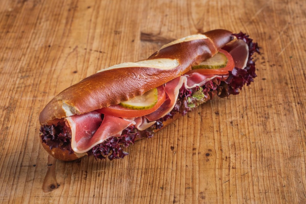 Laugenstange mit Frikadelle - Catering Onlineshop