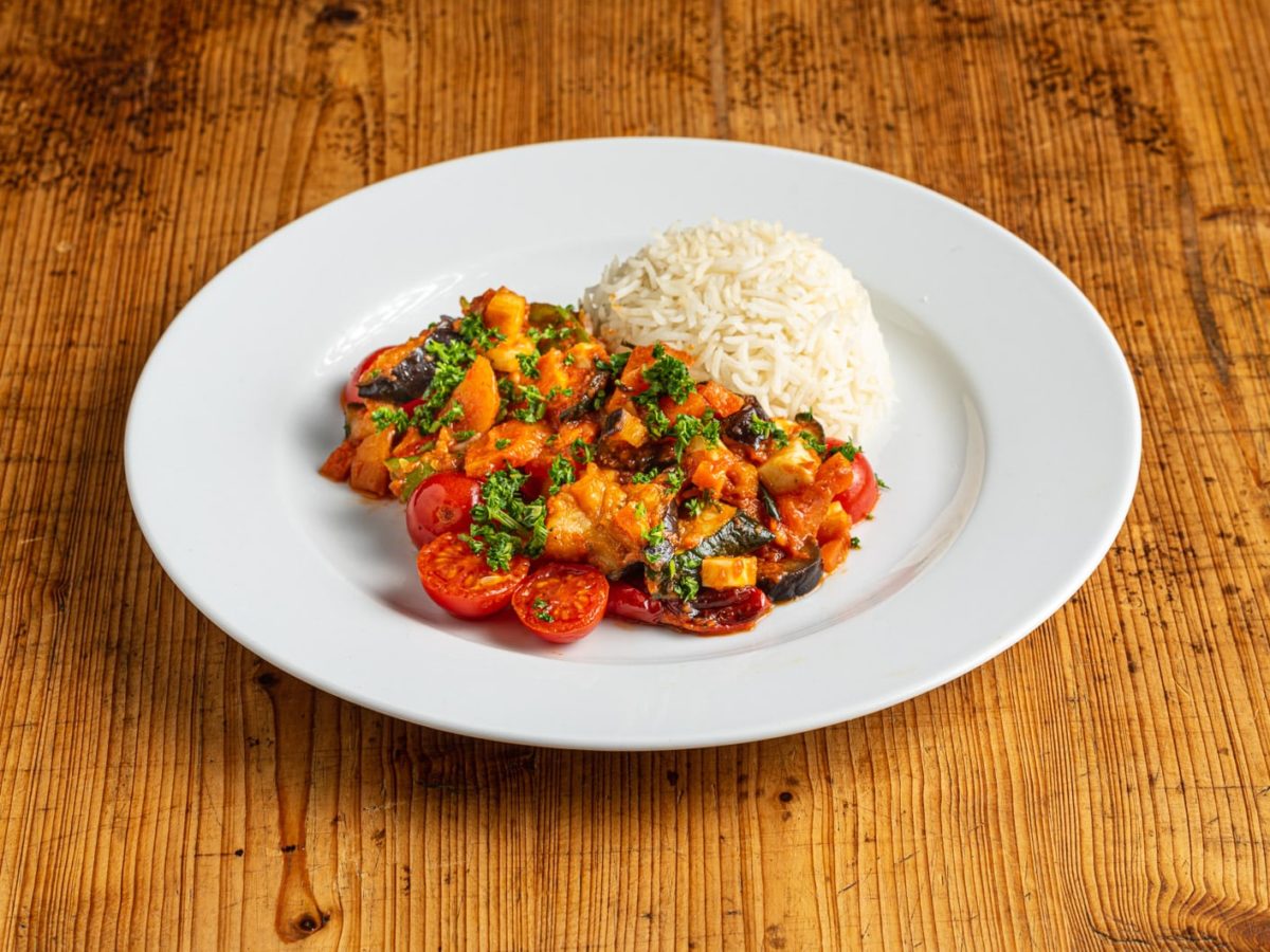 Ratatouille mit Reis - bärlifood Business Catering