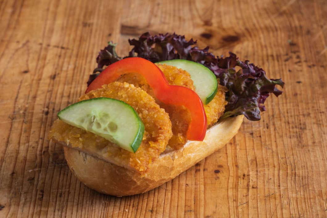 Vollkorn-Brötchen mit Zwiebelmett - bärlifood Business Catering