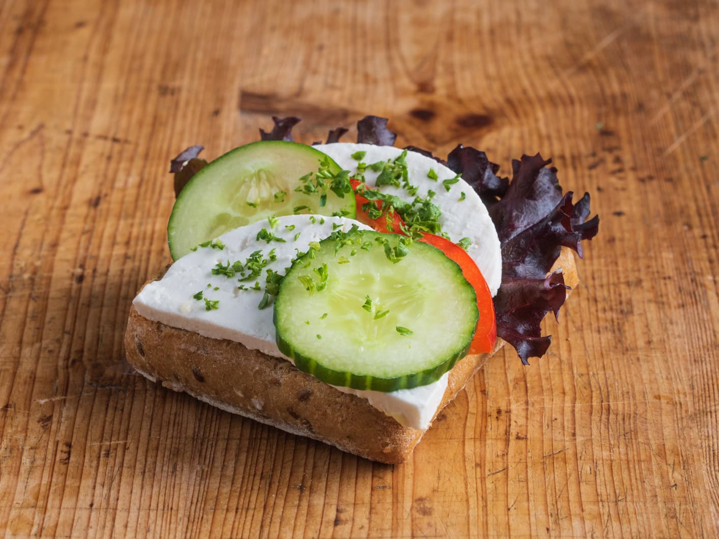 Vollkorn-Brötchen mit Ziegenkäse - bärlifood Business Catering