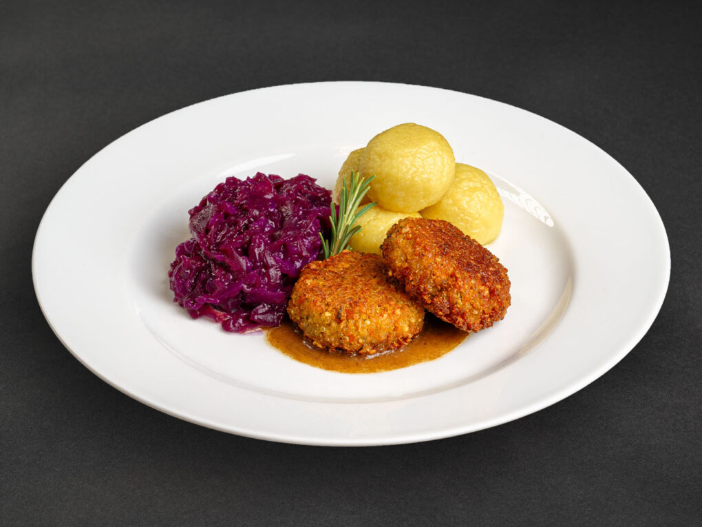 Quinoa Bratling - Rotkohl & Knödel