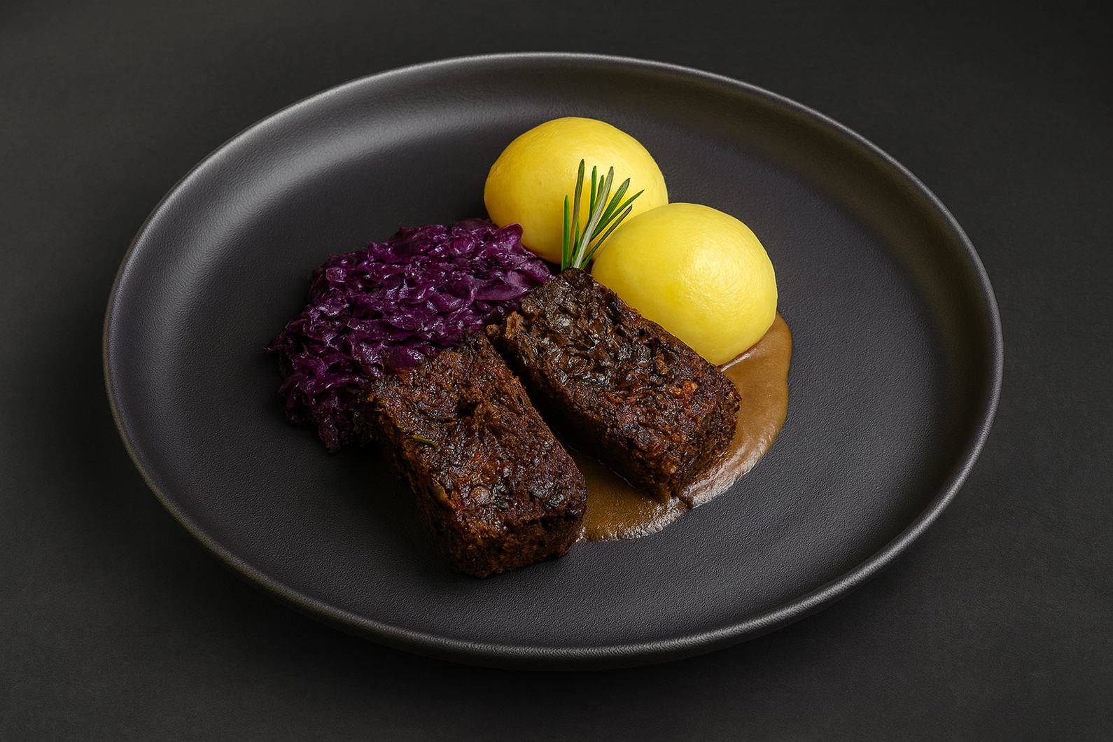 Veganer Braten | Rotkohl & Bio-Knödel